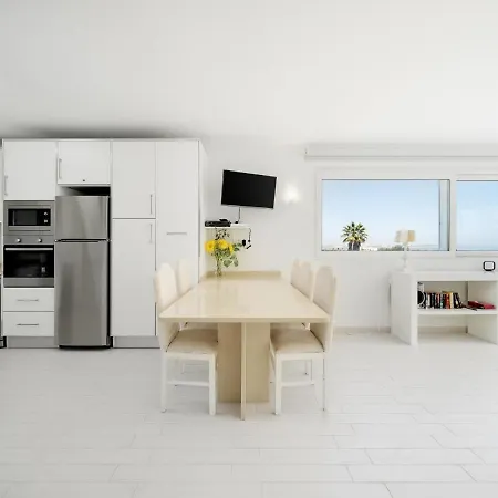 Contemporary Flat A Few Steps From The #1944 דירה לאגוּ‏ש
